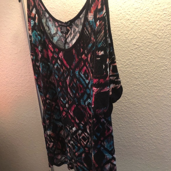 Geometric blouse with shoulder cutouts - Picture 2 of 6